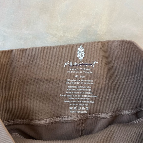 Women’s FREE PEOPLE Brown Tan Dip It High Waisted Shorts S/M - Picture 3 of 3